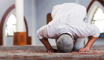 namaz kılarken dikkat edilmesi gereken hususlar